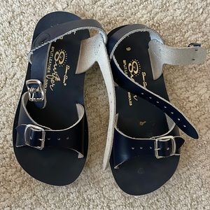 Saltwater sun-san leather sandals in navy size 9